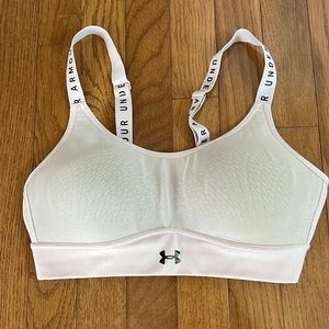 Women’s Under Armour heat gear sports bra with adjustable straps. Size S.